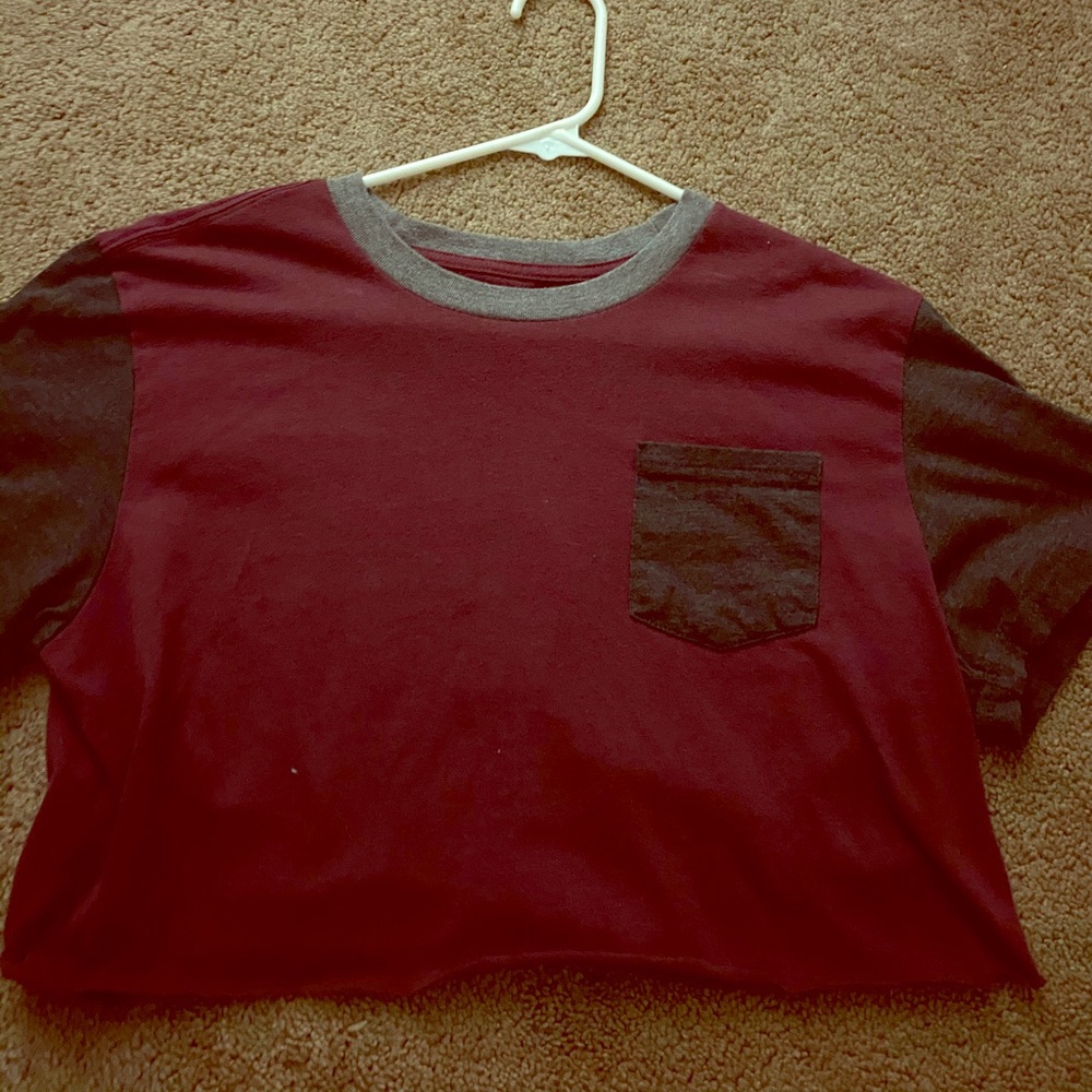maroon and grey cropped t shirt